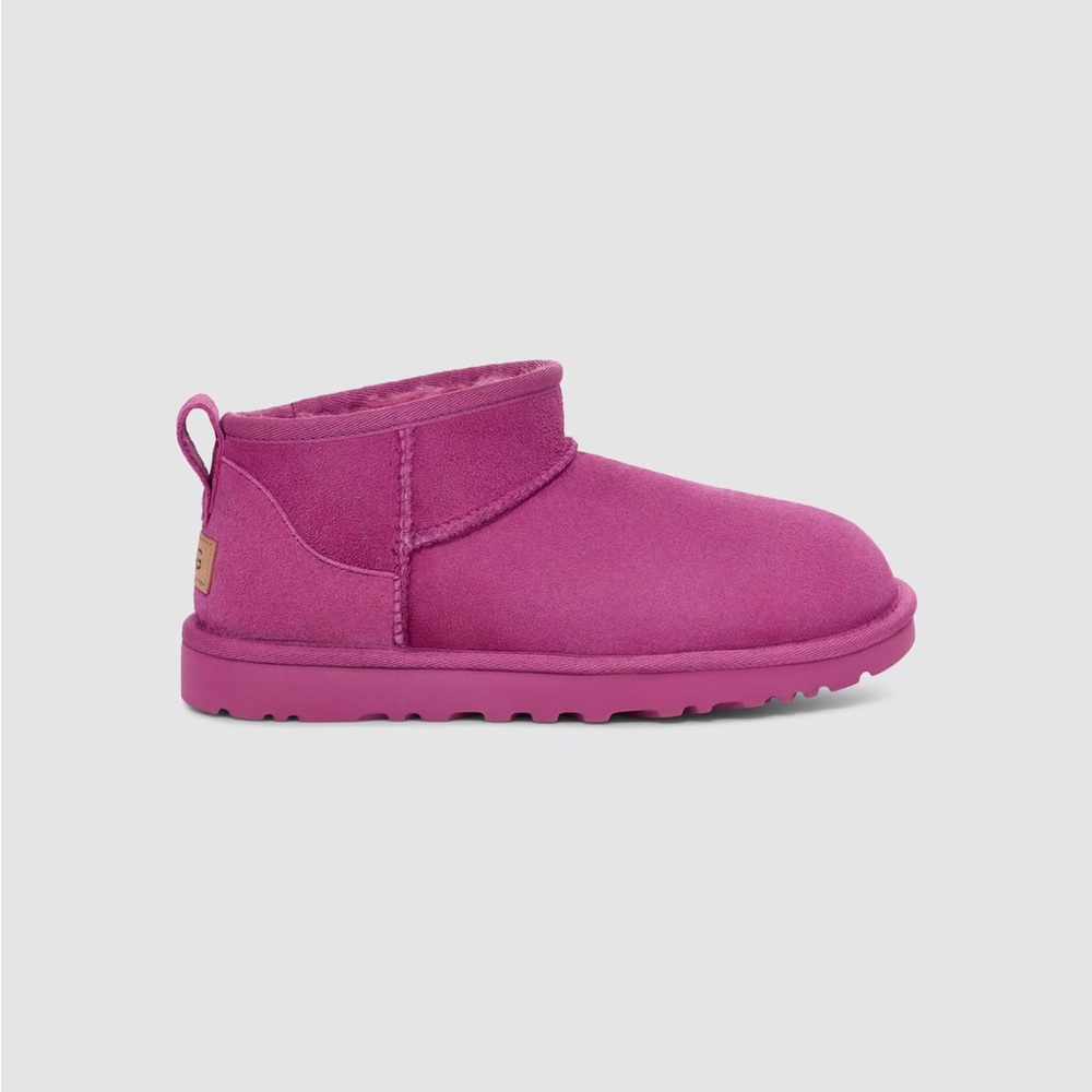 Woman’s classic ultra mini uggs pink!